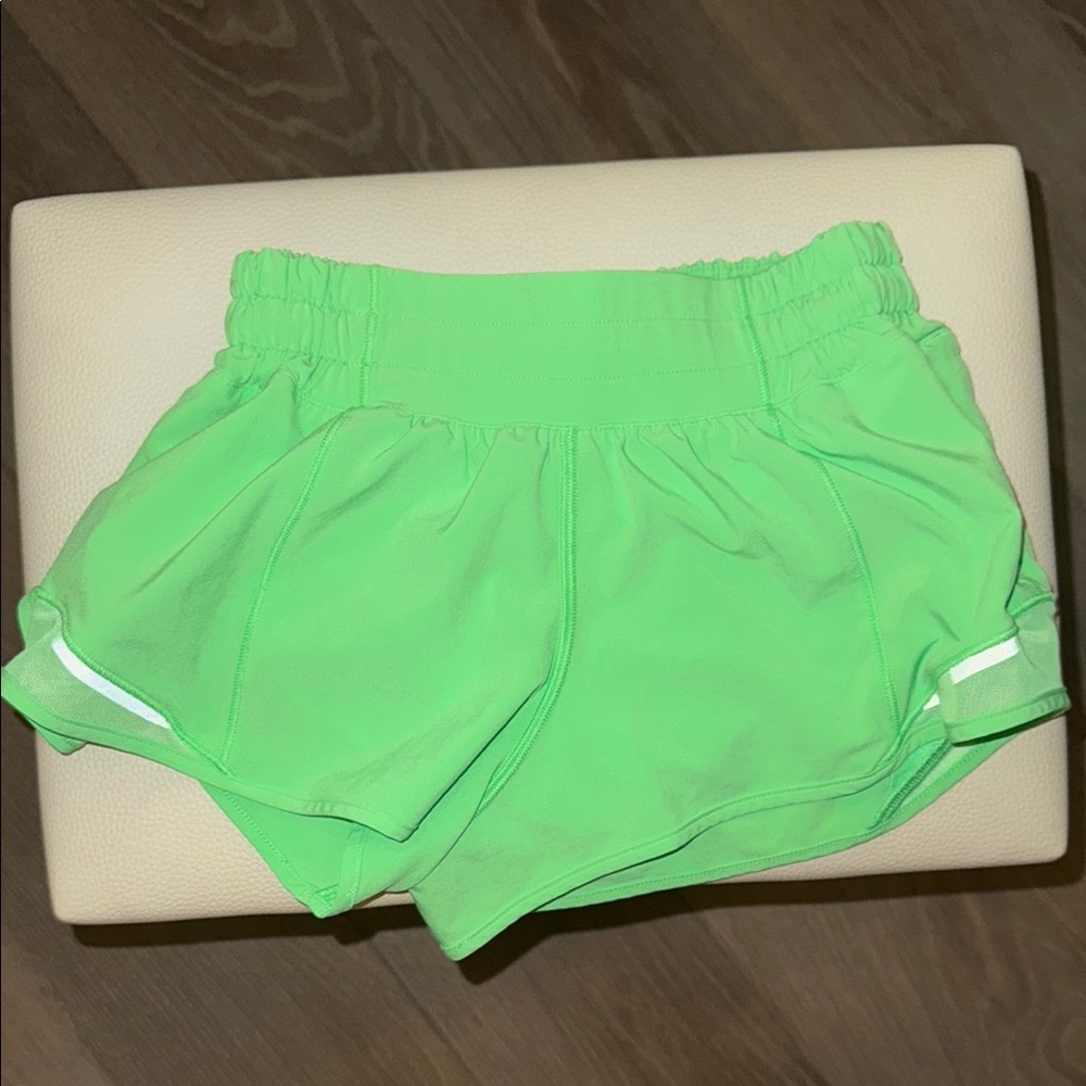WORN lululemon hotty hot shorts green size 2; 2.5